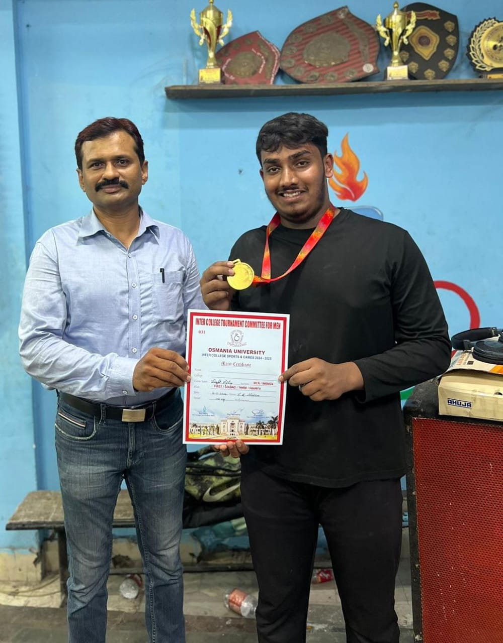 OSMANIA UNIVERSITY Inter College Tournament Weight Lifting Championship 2024-25 held at L.B Stadium on 14th Nov 2024.
Mohammad Ismail, IT-3 of MJCET won the Gold medal 🏅  in -102 wt. Category.