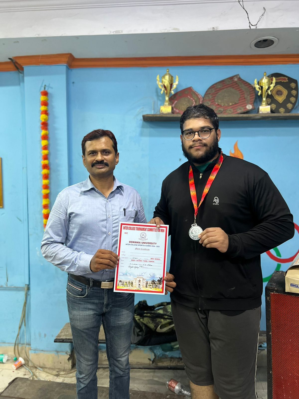 OSMANIA UNIVERSITY Inter College Tournament Weight Lifting Championship 2024-25 held at L.B Stadium on 14th Nov 2024.
Mohammad Saif Ali CS&AI -4, of MJCET won the Silver medal in 109+ Kgsweightcategory