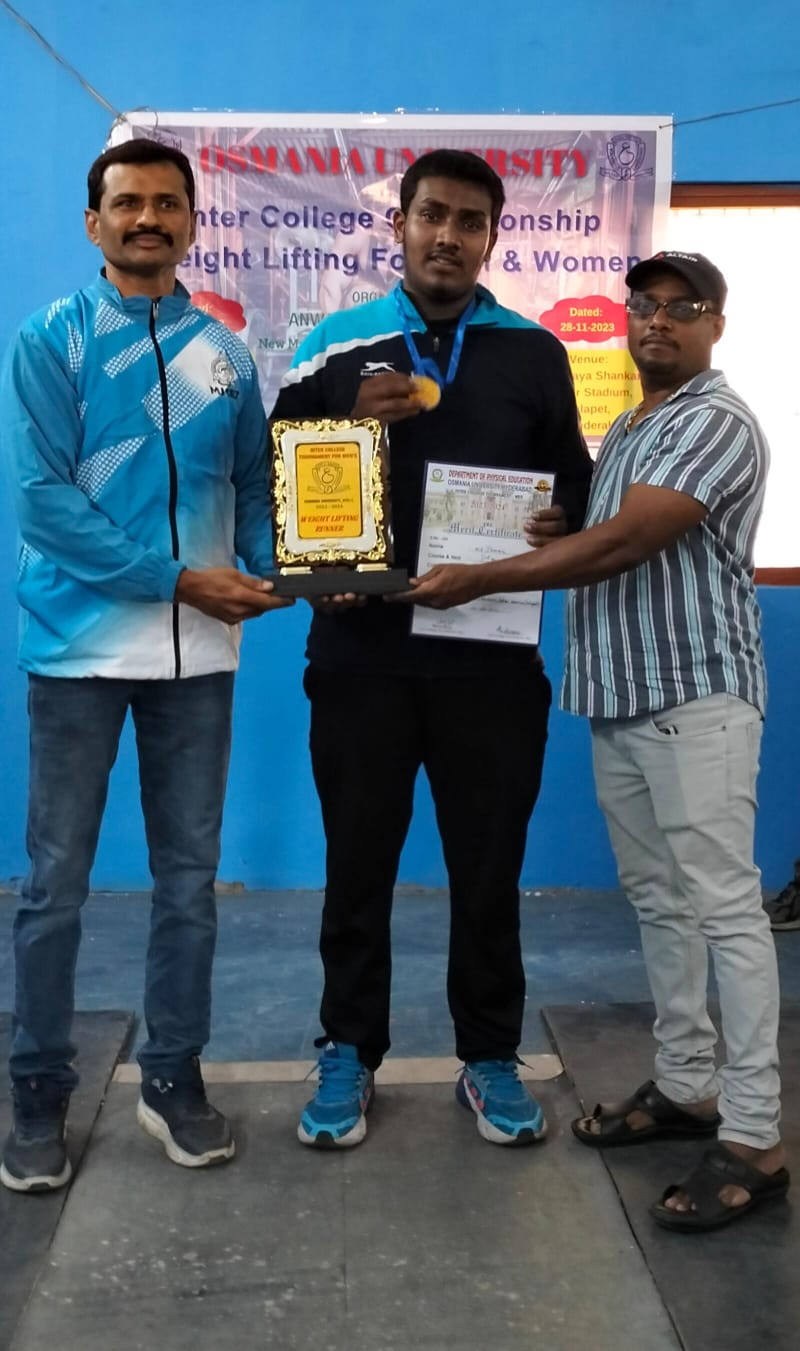 Osmania University Inter College Tournament Weightlifting Championship (M) 2023-24 held at Prof. Jay Shankar Indoor Stadium, Lalapet, Hyderabad on 28-11-2023.
Muffakham Jah College of Engineering & Technology Student's performed very well and won 2 Silver medals 🥈🥈 

Mohammad Ismail CSE 2nd Yr. (Wt. C 96)
Mohammad Saif AI/ML 3rd Yr.
(Wt. C 109+)