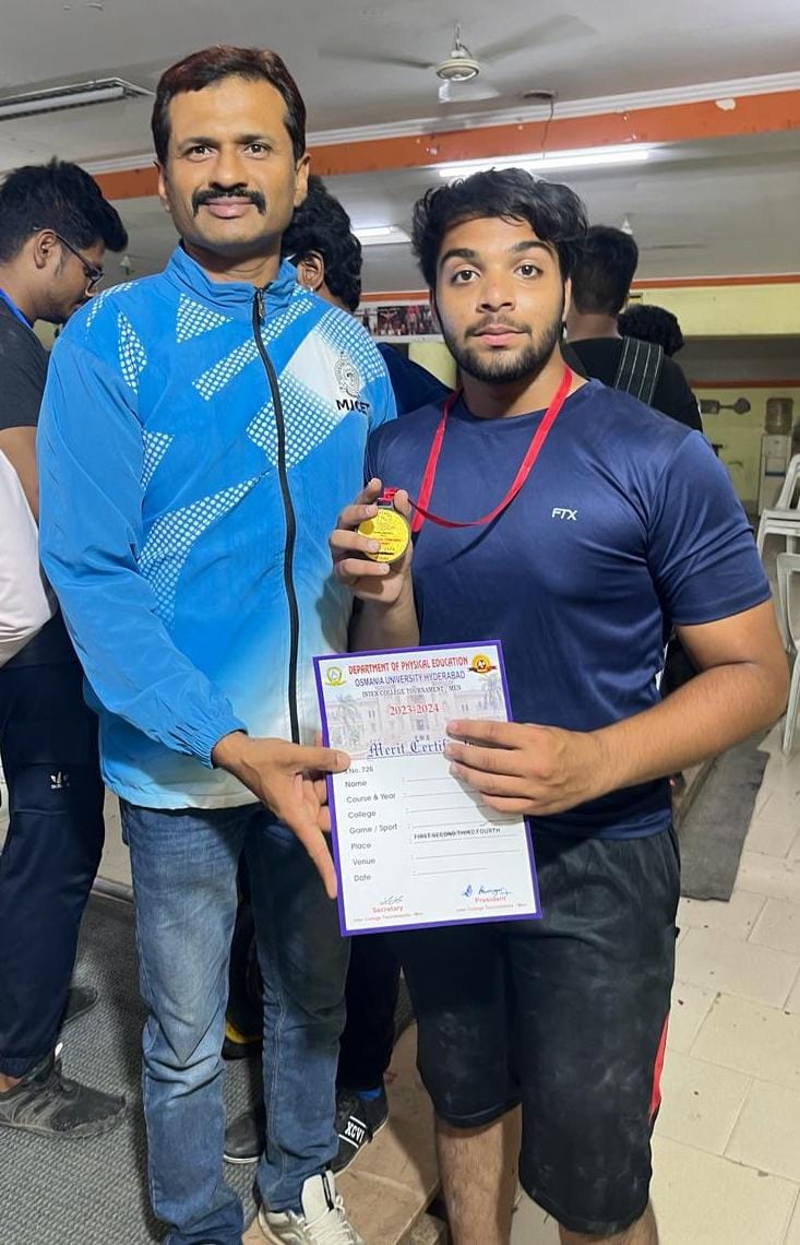 Osmania University Inter College Tournament Power Lifting Championship held at LB Stadium on 11-03-2024.
Mohamned Umar of MJCET - CSE-1 year has won a Bronze medal.  🥉💐